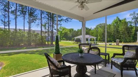 Exterior - 4402 Abercorn Dr, Suffolk, VA 23435 photo 4 of 13