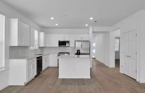 Kitchen - 293 Ecliptic Loop, Yulee, FL 32097 photo 3 of 4