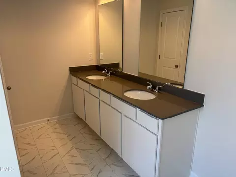 Bath - 29 Gresham Ct, Dunn, NC 28334 photo 1 of 3