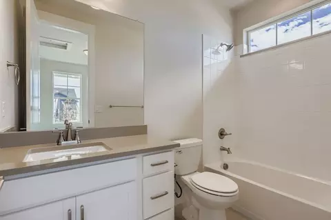 Bath - 5841 Aspenglow St, Longmont, CO 80504 photo 2 of 11