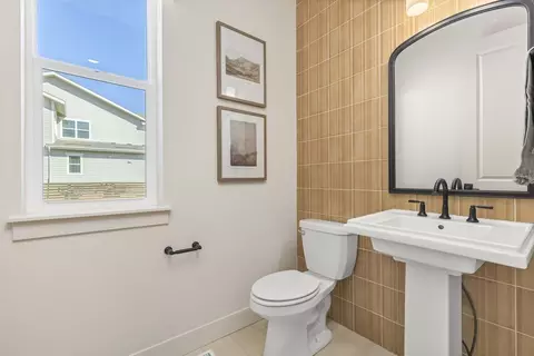 Bath - 5841 Aspenglow St, Longmont, CO 80504 photo 7 of 11