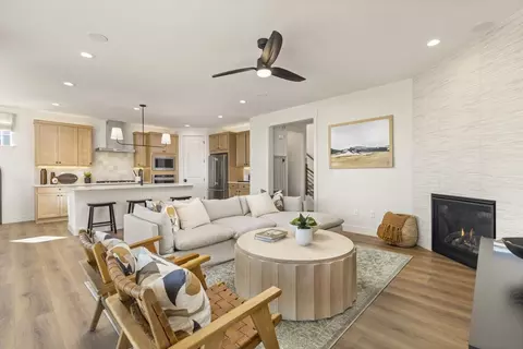 Living - 5841 Aspenglow St, Longmont, CO 80504 photo 6 of 7