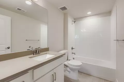 Bath - 5841 Aspenglow St, Longmont, CO 80504 photo 6 of 11