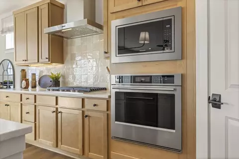 Kitchen - 5841 Aspenglow St, Longmont, CO 80504 photo 7 of 8