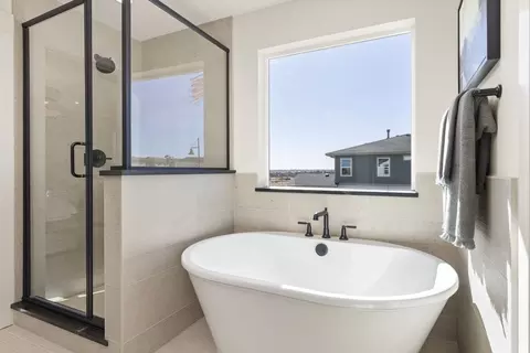 Bath - 5841 Aspenglow St, Longmont, CO 80504 photo 9 of 11