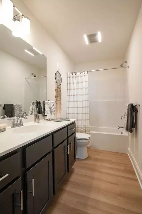Bath - 333 Amber Dr, Lititz, PA 17543 photo 1 of 3