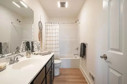 Bath - 333 Amber Dr, Lititz, PA 17543 photo 4 of 4