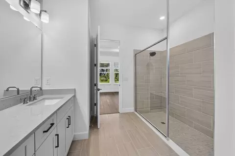Bath - 10614 Eclipse St, Sarasota, FL 34241 photo 1 of 11