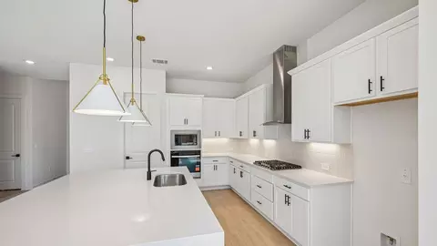 Kitchen - 2437 Tumbleweed Bnd, Leander, TX 78641 photo 3 of 8