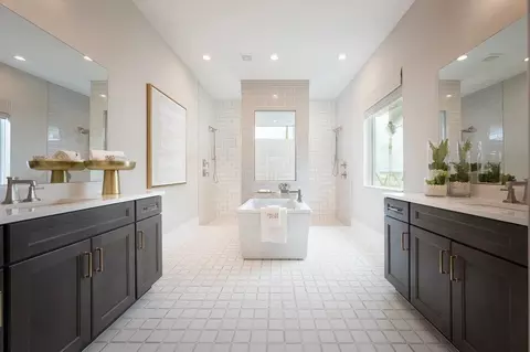 Bath - 8876 Oceana Way, Naples, FL 34114 photo 2 of 3