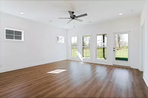 Living - 100 Firefly Ln, Opelika, AL photo 2 of 3