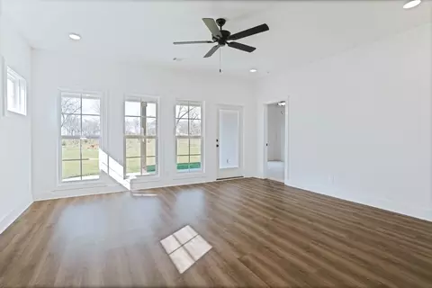 Living - 100 Firefly Ln, Opelika, AL photo 1 of 3