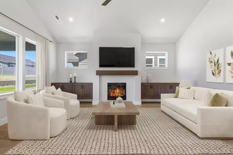 Living - 5716 Flathead Ave, Pasco, WA 99301 photo 1 of 1