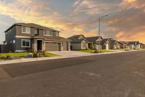 Exterior - 5716 Flathead Ave, Pasco, WA 99301 photo 4 of 7