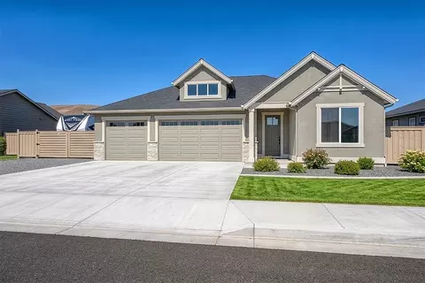 Exterior - 5716 Flathead Ave, Pasco, WA 99301 photo 3 of 7