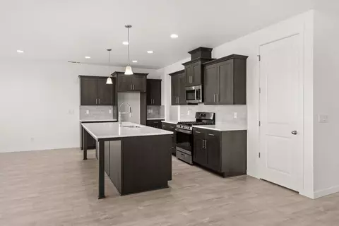 145 Valemont Dr, Eagle Point, OR 97524