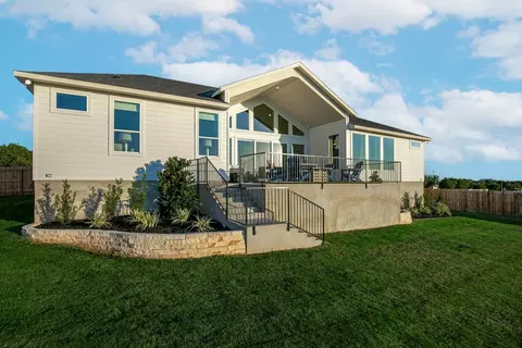 100 Grace Ave, Castroville, TX 78009