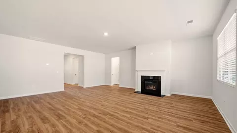 Living - 539 Abbott Rd, Statham, GA 30666 photo 3 of 5