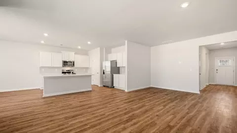 Living - 539 Abbott Rd, Statham, GA 30666 photo 4 of 5