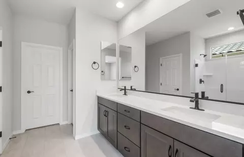 Bath - 1439 W Treasure Trl, Apache Junction, AZ 85120 photo 2 of 4