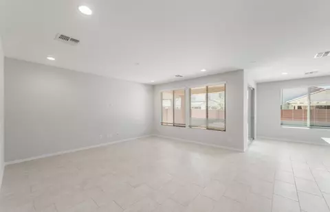 Living - 1439 W Treasure Trl, Apache Junction, AZ 85120 photo 2 of 5
