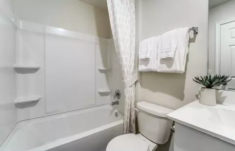 Bath - 207 Ruby Ford Dr, Cove, TX 77523 photo 2 of 4