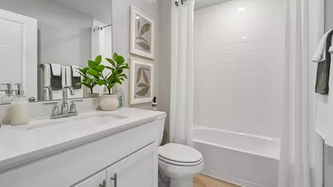 Bath - 13405 Eppright Trce, Manor, TX 78653 photo 3 of 3