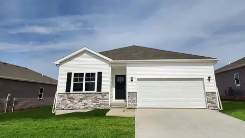 2786 Cecelia Dr, Hiawatha, IA 52233