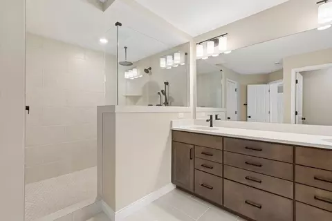 Bath - 240 Tilly Ct, Springboro, OH 45066 photo 2 of 9