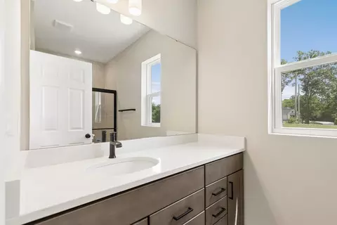 Bath - 240 Tilly Ct, Springboro, OH 45066 photo 5 of 9