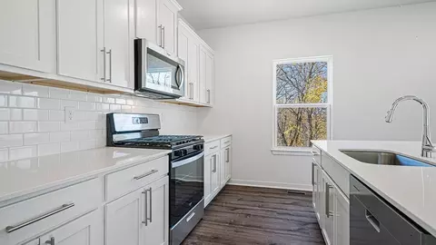 Kitchen - 17811 Greeley St, Gardner, KS 66030 photo 4 of 4
