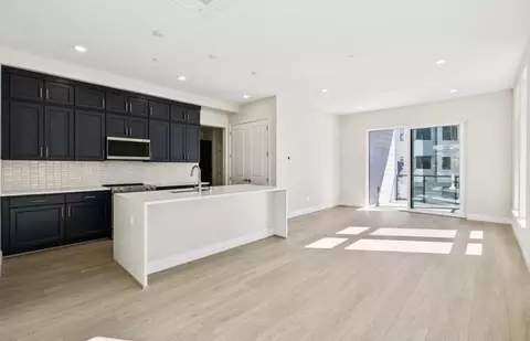 Living - 2425 Willow Way, San Mateo, CA 94403 photo 2 of 9