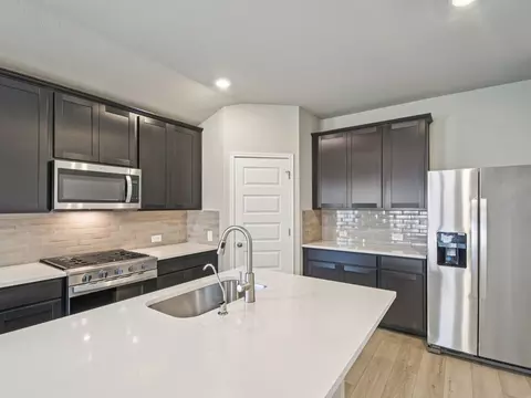 135 Coopers Hawk Crst, Cedar Creek, TX 78612