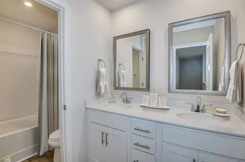 Bath - 3105 Matthews Dr, Sumter, SC 29154 photo 1 of 5