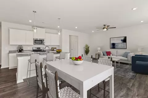 Dining - 3105 Matthews Dr, Sumter, SC 29154 photo 3 of 4