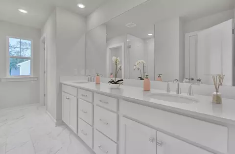 Bath - 3105 Matthews Dr, Sumter, SC 29154 photo 3 of 5