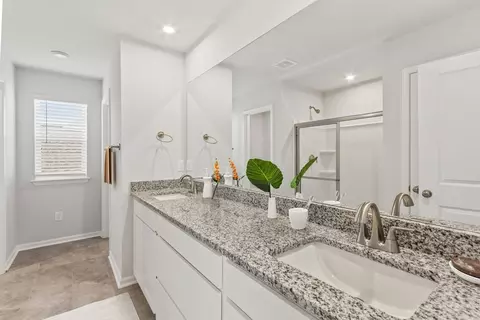 Bath - 3105 Matthews Dr, Sumter, SC 29154 photo 4 of 5