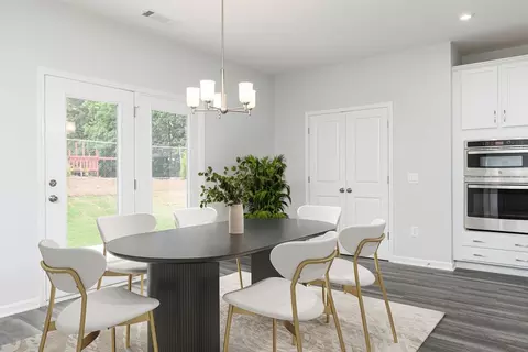 Dining - 3105 Matthews Dr, Sumter, SC 29154 photo 4 of 4