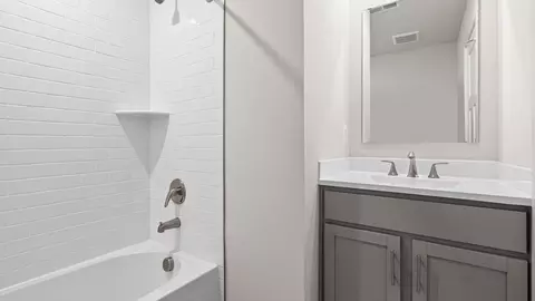 Bath - 54 Sumter Ave - Model, Ranson, WV 25438 photo 3 of 5