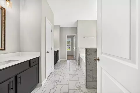 Entry Way - 101 Beaver Crk, Lagrange, GA 30241 photo 2 of 5