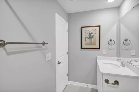 Bath - 2017 Hillman Way, Roebuck, SC 29376 photo 10 of 12