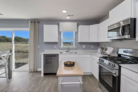 Kitchen - 2017 Hillman Way, Roebuck, SC 29376 photo 4 of 7