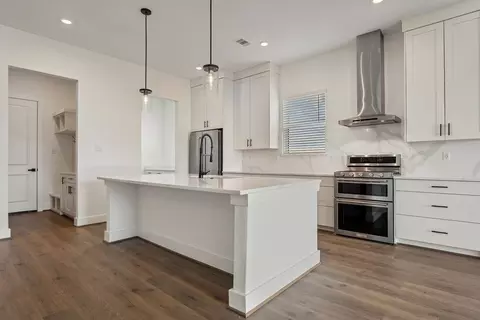 Kitchen - 1908 Greenbrier Ct, Rosenberg, TX 77471 photo 1 of 2