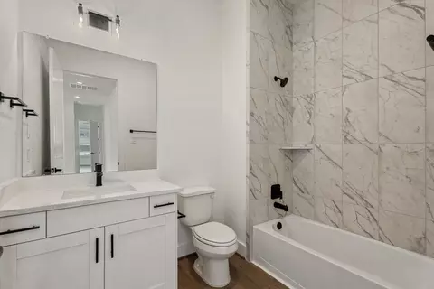Bath - 1908 Greenbrier Ct, Rosenberg, TX 77471 photo 2 of 3