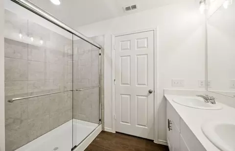 Bath - Corymbia Drive, Terrell, TX 75160 photo 2 of 4