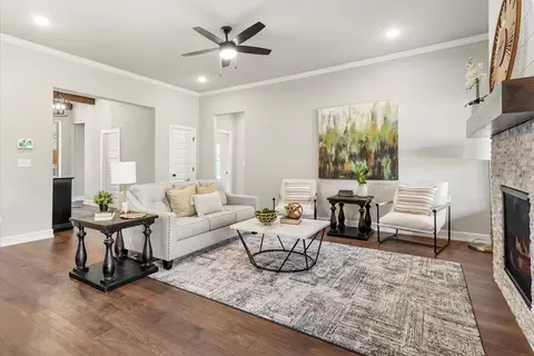 Living - 7201 E Oakland St, Broken Arrow, OK 74014 photo 3 of 3