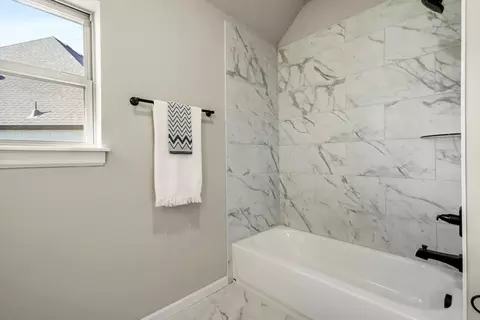 Bath - 7201 E Oakland St, Broken Arrow, OK 74014 photo 8 of 8