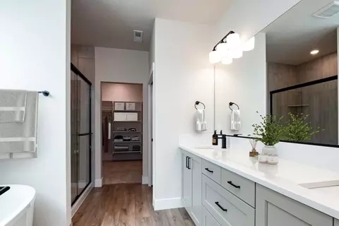 Bath - 60931 SE Ambassador Dr, Bend, OR 97702 photo 1 of 1
