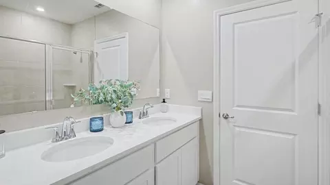 Bath - 3149 Everglades Blvd N, Naples, FL 34120 photo 2 of 4