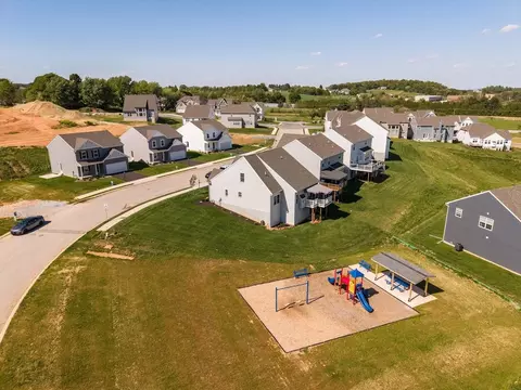View/Area - 312 Boxwood Dr, Windsor, PA 17366 photo 5 of 14